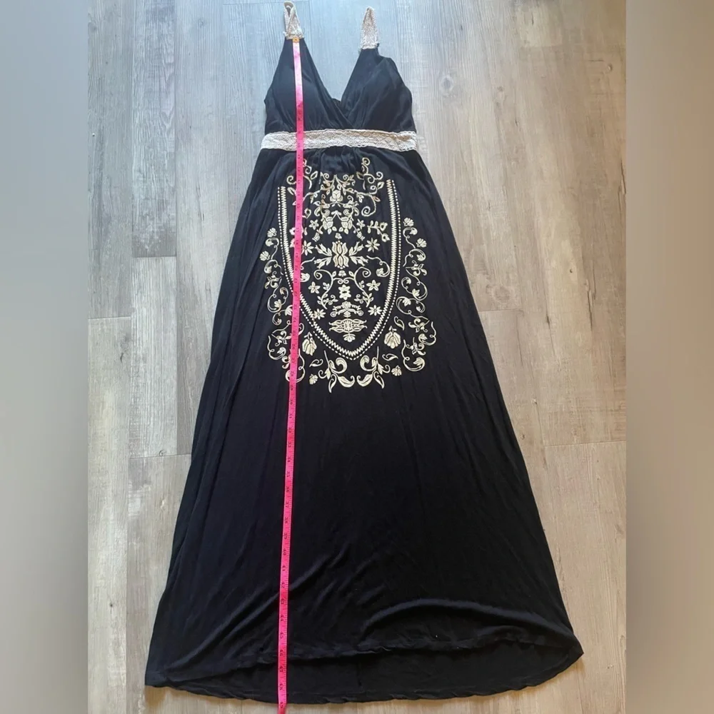 Rue 21 Printed Maxi dress. Size medium - Picture 7 of 11